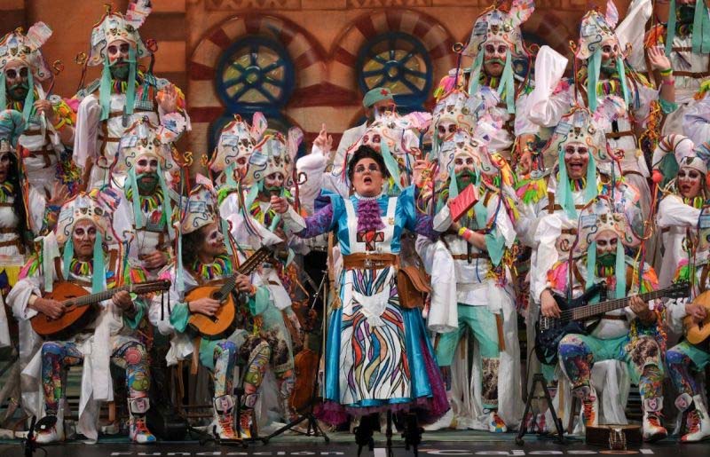 Foto de -- Este coro es de locos -- en el Gran Teatro Falla